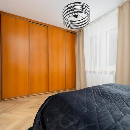 Comfortable With Two Bedrooms & Parking By Renters