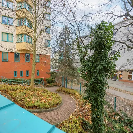 Comfortable With Two Bedrooms & Parking By Renters Warsaw