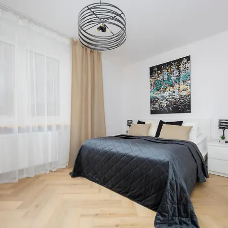 Apartment Comfortable With Two Bedrooms & Parking By Renters Warsaw