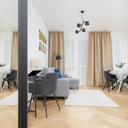 Comfortable With Two Bedrooms & Parking By Renters