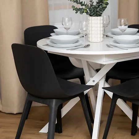 Comfortable With Two Bedrooms & Parking By Renters Apartment