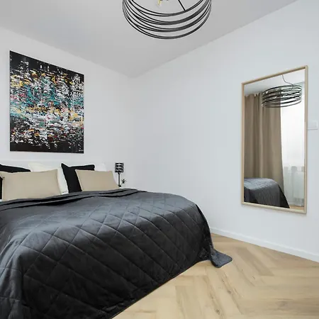 Comfortable With Two Bedrooms & Parking By Renters *