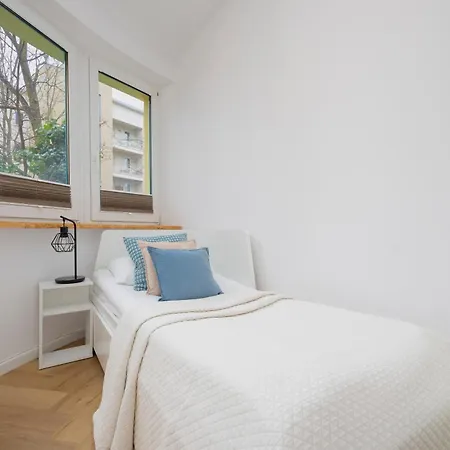 Lejlighed Comfortable With Two Bedrooms & Parking By Renters *