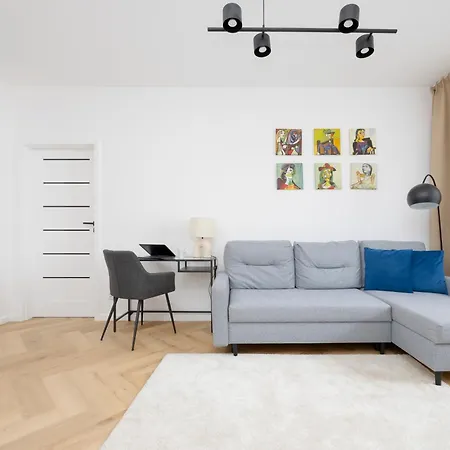 Comfortable With Two Bedrooms & Parking By Renters