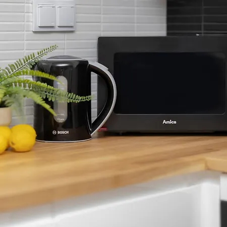 Comfortable With Two Bedrooms & Parking By Renters Lejlighed