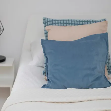 Lejlighed Comfortable With Two Bedrooms & Parking By Renters Warszawa