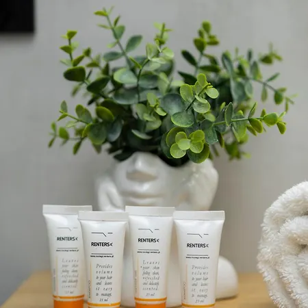 Comfortable With Two Bedrooms & Parking By Renters Warsaw