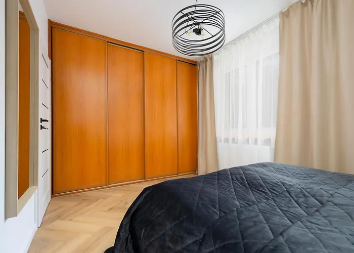 Comfortable With Two Bedrooms & Parking By Renters