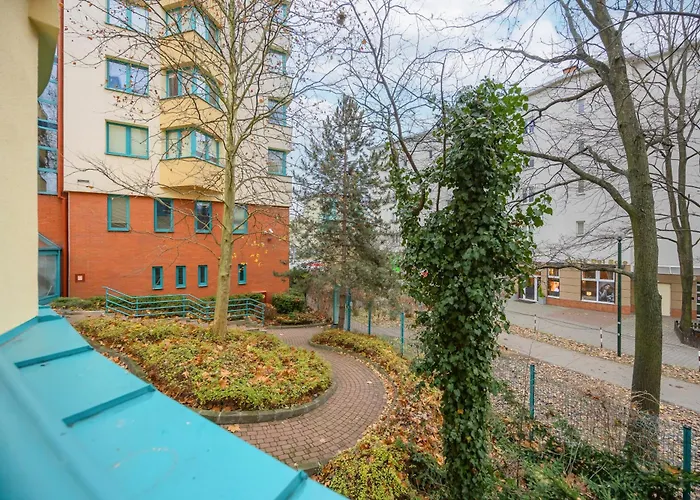 Comfortable With Two Bedrooms & Parking By Renters Warszawa