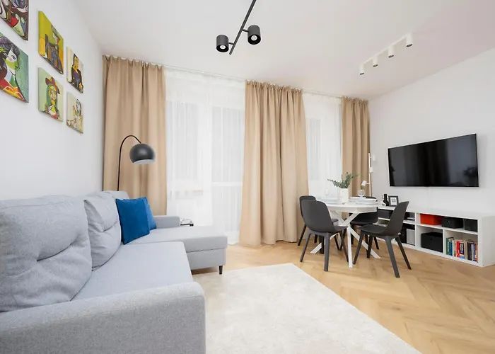 Comfortable With Two Bedrooms & Parking By Renters * Varşova