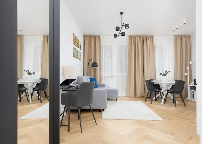 Comfortable With Two Bedrooms & Parking By Renters