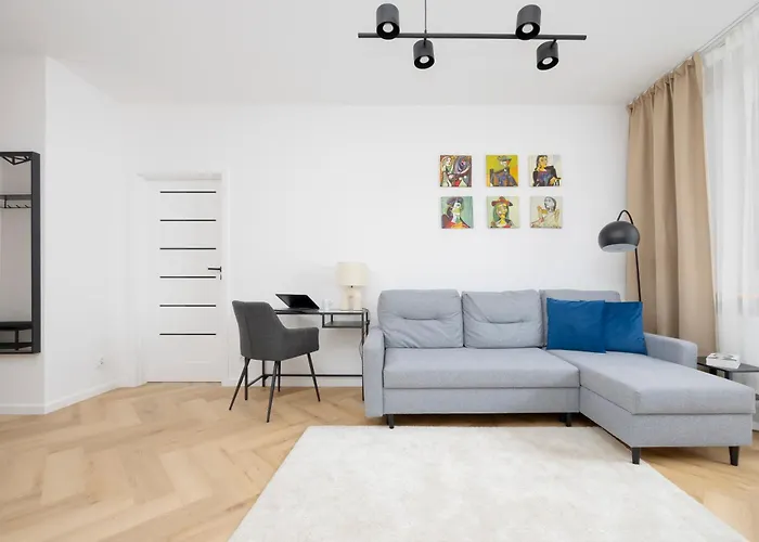 Comfortable With Two Bedrooms & Parking By Renters