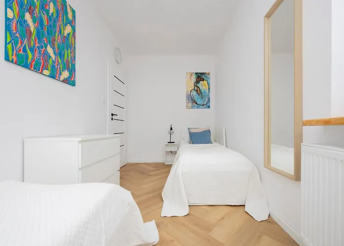 Comfortable With Two Bedrooms & Parking By Renters *