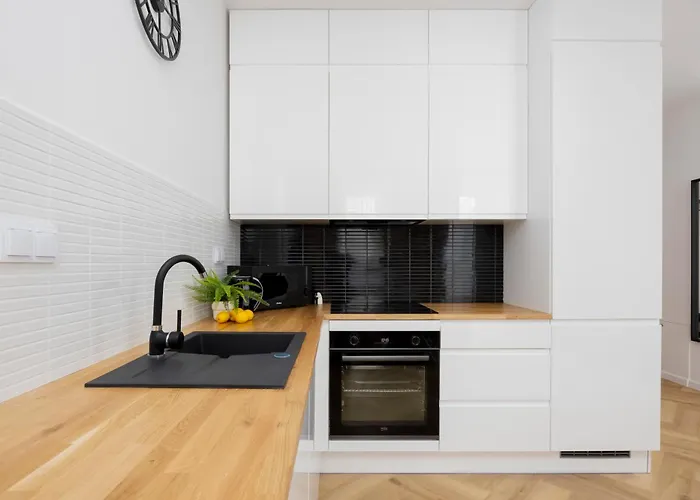 Comfortable With Two Bedrooms & Parking By Renters