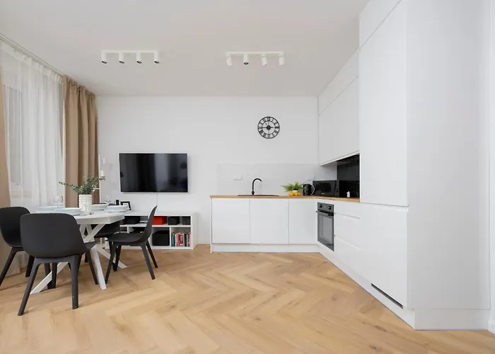 Comfortable With Two Bedrooms & Parking By Renters Daire