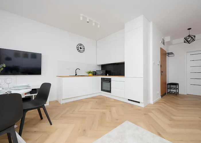 Comfortable With Two Bedrooms & Parking By Renters Lägenhet *