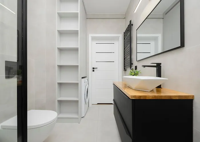 Comfortable With Two Bedrooms & Parking By Renters *