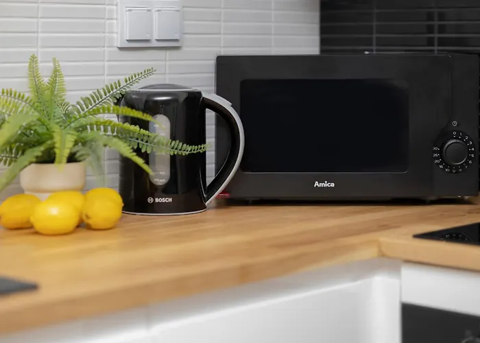 Comfortable With Two Bedrooms & Parking By Renters شقة