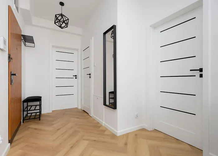 Comfortable With Two Bedrooms & Parking By Renters Daire Varşova