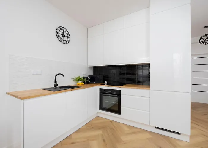 Comfortable With Two Bedrooms & Parking By Renters