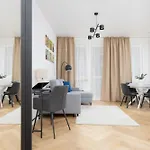 Comfortable With Two Bedrooms & Parking By Renters