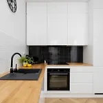 Comfortable With Two Bedrooms & Parking By Renters
