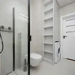 Comfortable With Two Bedrooms & Parking By Renters Varsóvia