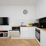 Apartamento Comfortable With Two Bedrooms & Parking By Renters *