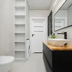 Comfortable With Two Bedrooms & Parking By Renters *
