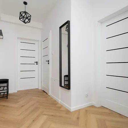 Comfortable With Two Bedrooms & Parking By Renters 公寓 华沙